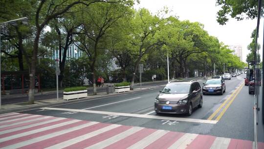 行车道路街景