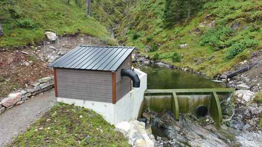 Vaksdal Norw水电站Markaani阀门控制室和小型进水坝视频素材模板下载