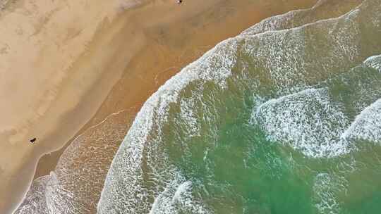 海南海岸线海浪拍打沙滩礁石航拍旅拍素材