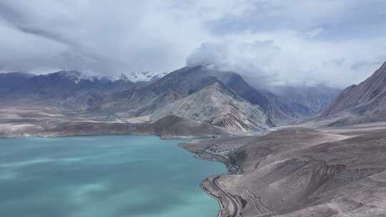 新疆 峡谷 湖泊 雪山 白沙湖 南疆视频素材模板下载