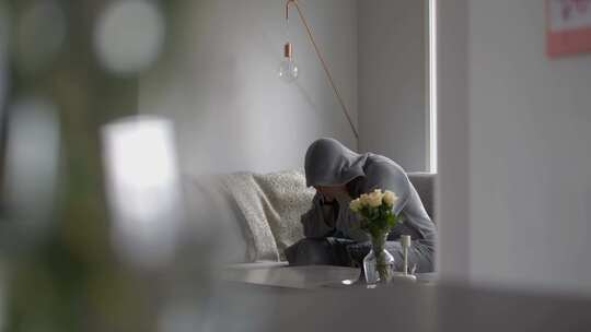 崩溃 懊恼 悔恨