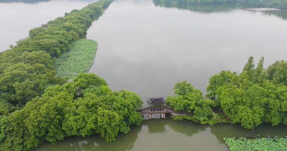 杭州西湖烟雨苏堤三潭印月雷峰塔