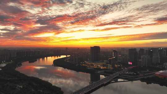 辽宁沈阳浑河火烧云日落城市航拍风景