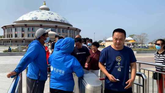 风景区游船游客，湖面乘船观光。