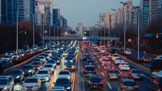 夜晚车流路灯亮灯视频素材模板下载