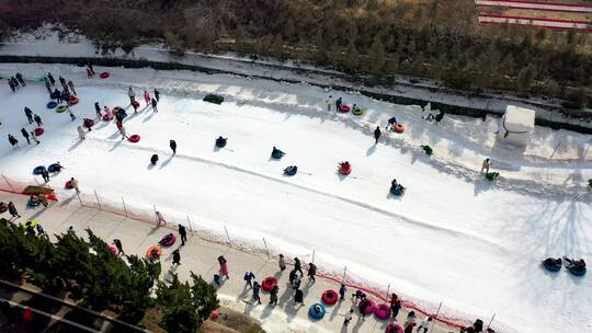 冬季滑冰人群邯郸七步沟