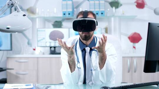博士利用VR创新探索3d大脑