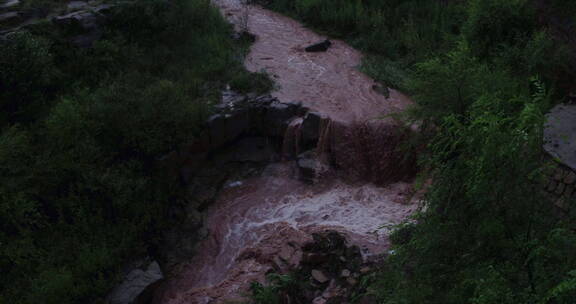 旅游景区 夏季丹河河床断层水流近景 航拍