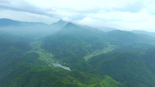 群山 湖泊 航拍 6