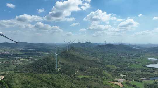 山地风车场鸟瞰全景