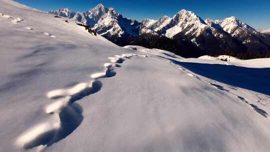雪山雪地足迹自然风光素材