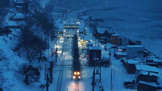 航拍日本北海道小樽海边列车