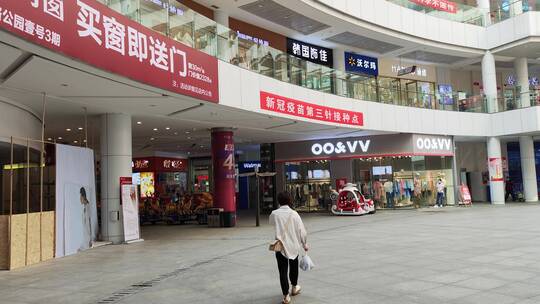 疫情解封商场门店商店人流