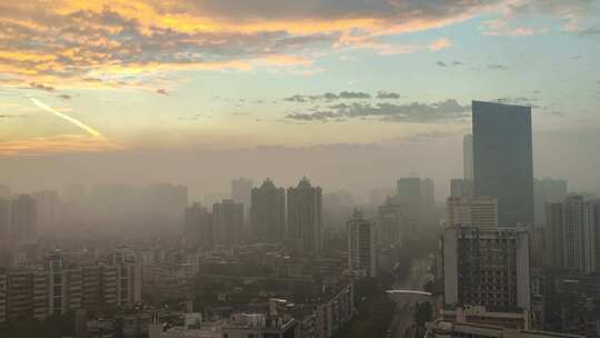 都市雾霾清晨