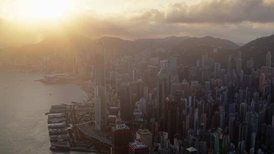 香港港岛城市航拍日出丁达尔光