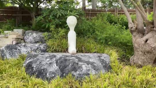 南京金陵小城景区内人物雕塑视频素材模板下载