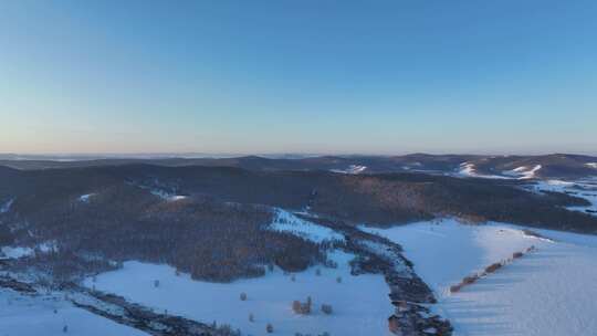 大兴安岭地理丘陵山区雪景