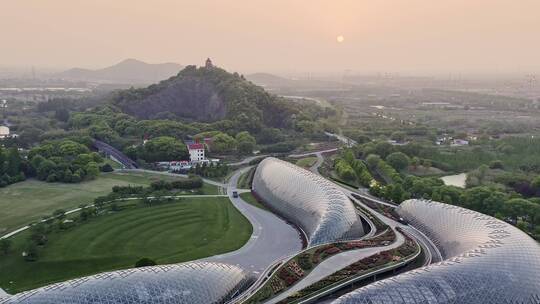 日落美景航拍上海辰山植物园温室科普馆