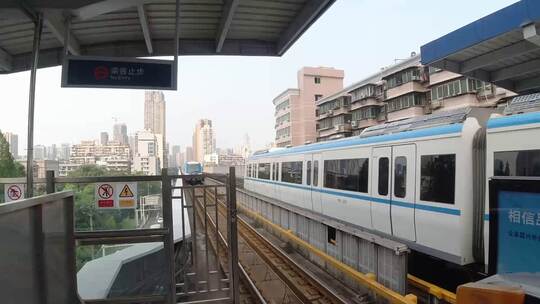 武汉地铁一号线进站视频素材模板下载