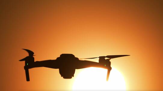 4K夕阳时分无人机飞行剪影升格唯美空镜