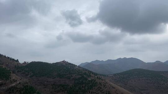 济南南部山区天井峪村红叶满山