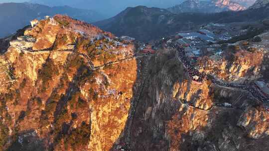 春节期间，泰山景色美，人气旺