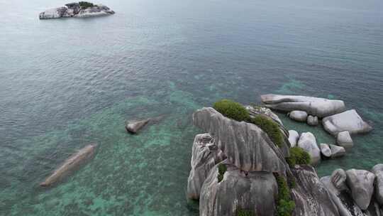 海滩上的花岗岩