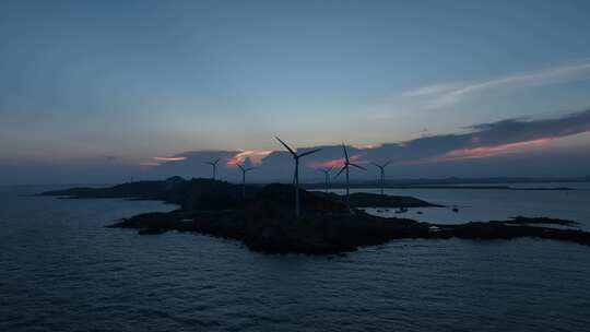 夜晚海岛风车航拍大海夜幕降临海洋小岛风景