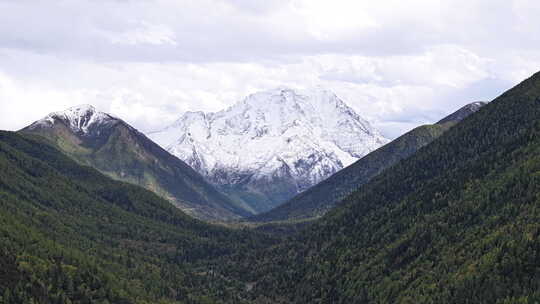 亚拉雪山 航拍 大范围延时