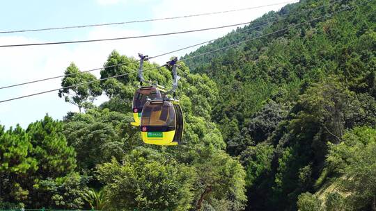 景区缆车索道观光缆车特写山上风景旅游景点