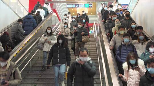 地铁电梯扶梯楼梯上下班人流早晚高峰视频素材模板下载