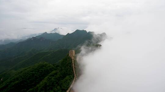 云海涌动的长城大气震撼航拍