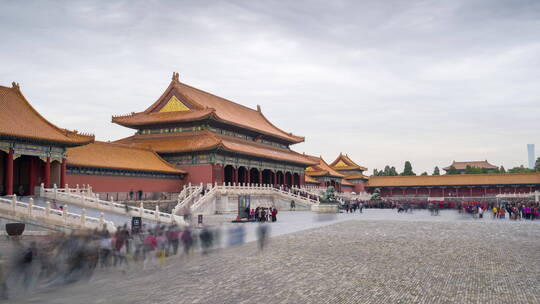 游客参观北京宫殿的延时镜头