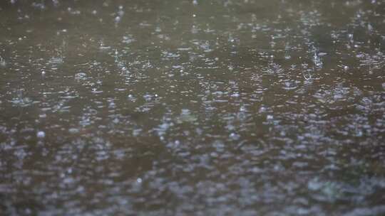 下雨天雨水空镜头视频素材模板下载