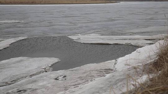 开河河面的冰排视频素材模板下载