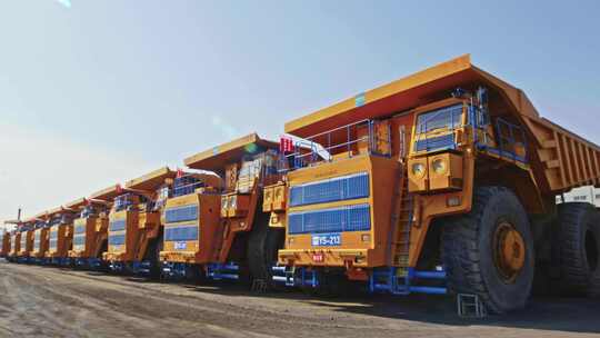 大型运输车矿山运输车大型设备矿山工程车辆视频素材模板下载