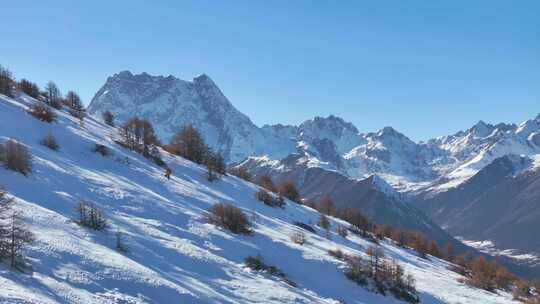 实拍登雪山画面