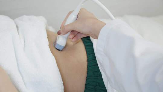 医疗B超扫描女性检查医生