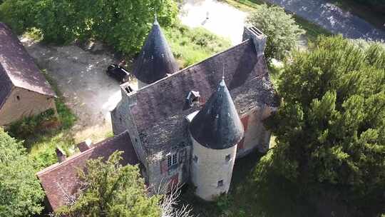 无人机飞越多尔多涅的城堡视频素材模板下载