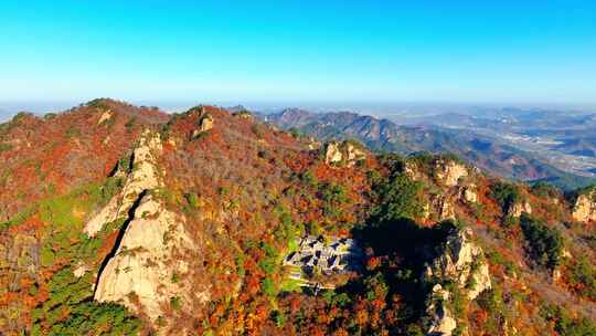 航拍秋天的千山山峰石崖