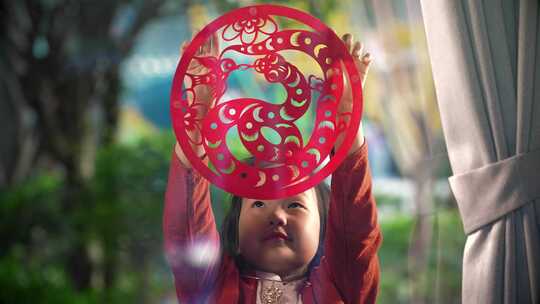 蛇年春节中国娃娃贴窗花剪纸4K视频素材模板下载