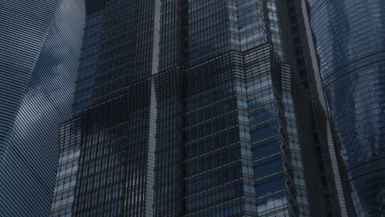 上海浦东标志性高层建筑上摇镜头