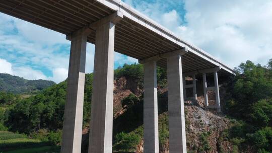 公路视频云南山区高速公路超级高架桥桥墩视频素材模板下载