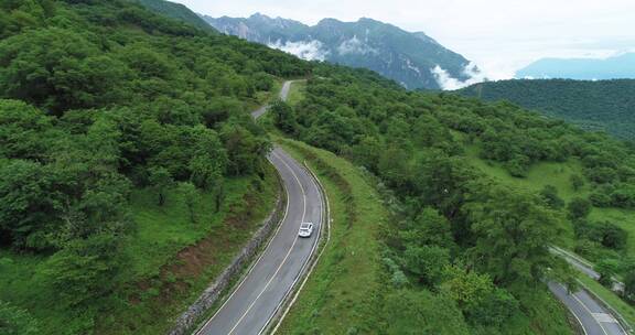 航拍四川九顶山盘山路