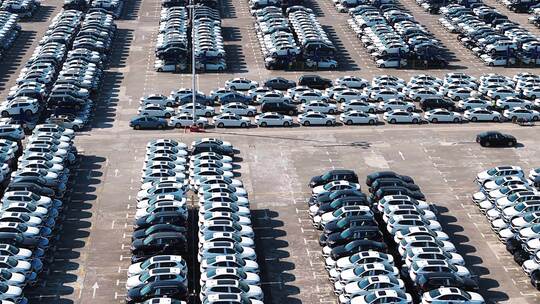 汽车 很多汽车 汽车仓库 汽车生产