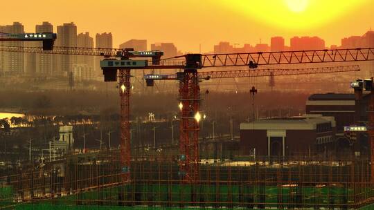 航拍建筑工地夕阳塔吊剪影