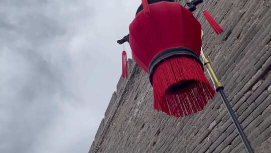 过年西安城墙红灯笼人流游客视频素材模板下载