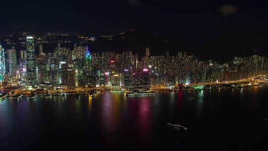 夜色中的香港城市天际线和海湾