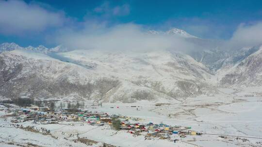 新疆天山雪山托木尔峰