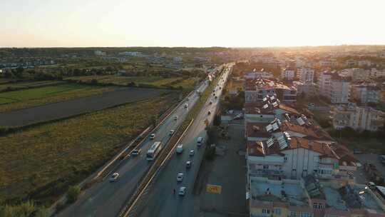 城乡结合田地城镇高速道路航拍